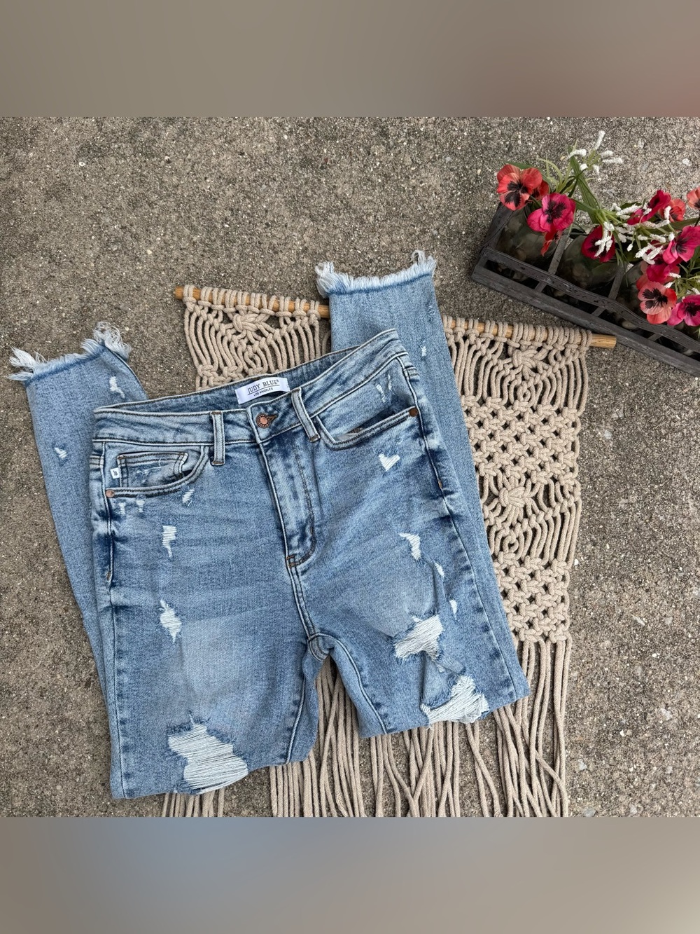 Judy Blue Distressed Cropped Jeans Size 7 / 28